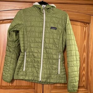 Patagonia Women's Green Quilted Puffer Jacket